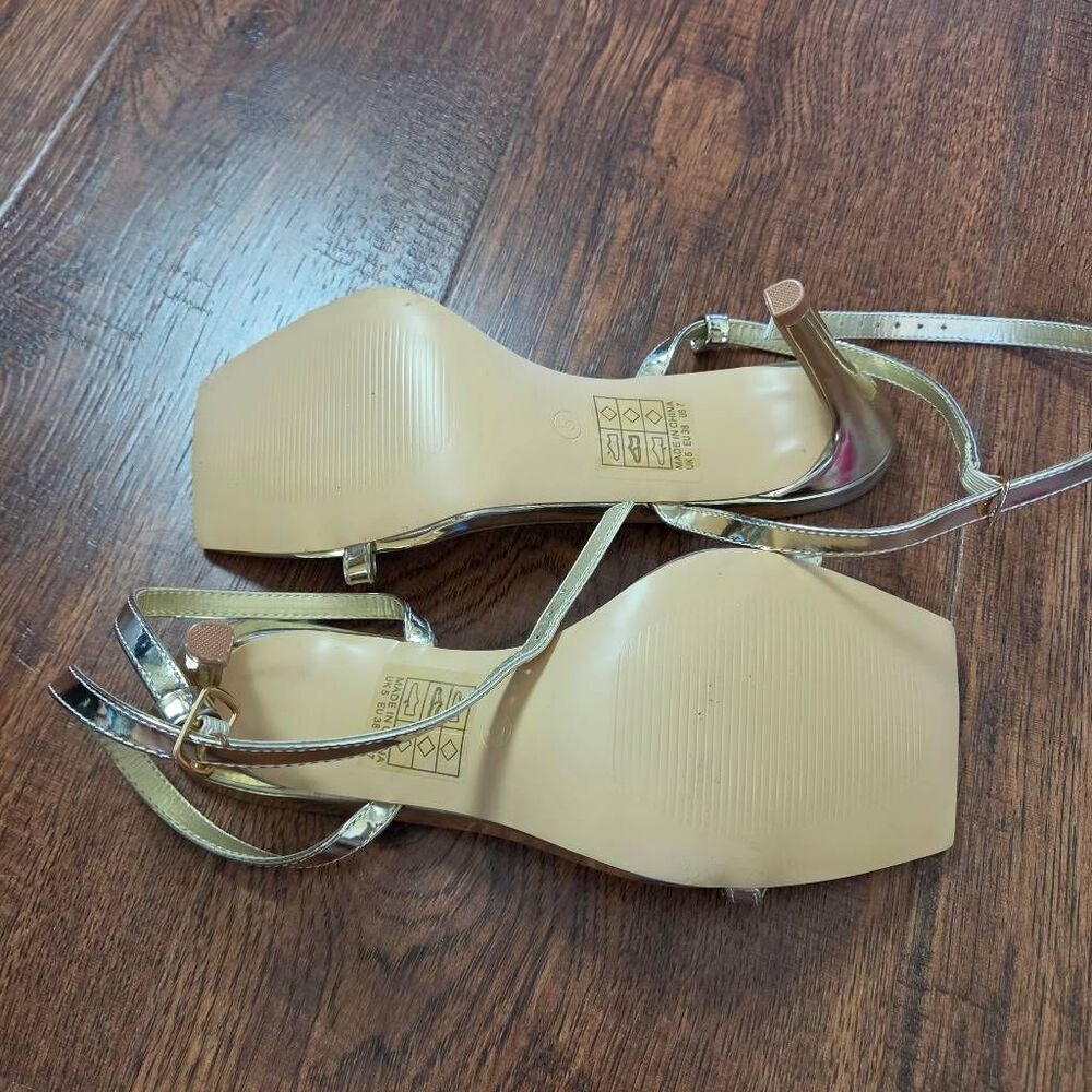 NWOT Glamorous Gold Strappy Barely There Bow Heels - Picture 7 of 9